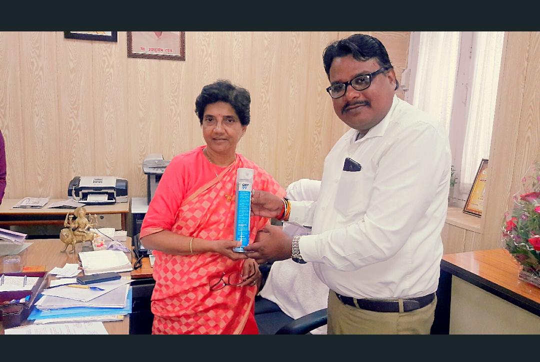 Prof.Arti Lal chandani Principal GSVM medical college  Kanpur Uttar pradesh appreciated the concept of Portable Oxygen cylinder in India